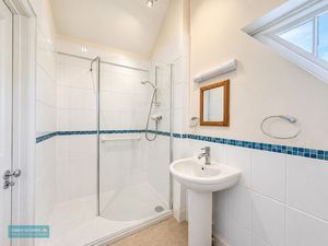 En-suite- click for photo gallery